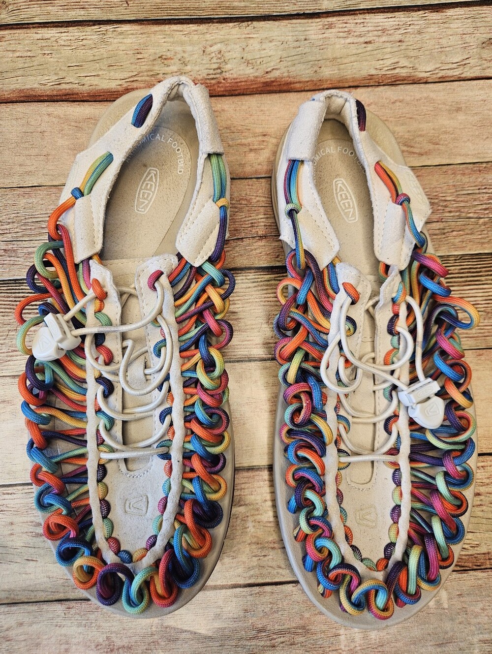 KEEN Uneek Sandals in Original Tie Dye/Birch. Size 9